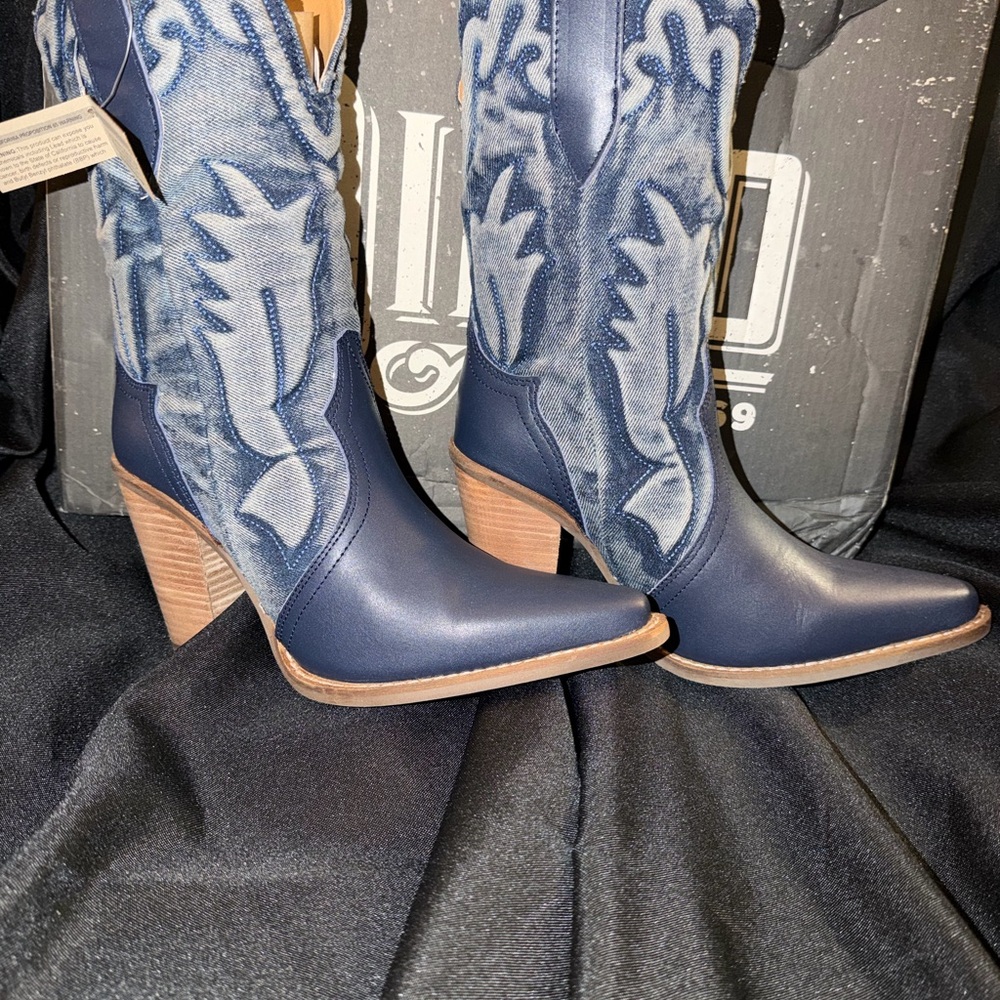 Dingo Women's Tipsy Blue and Tan Heeled Boots - New - Picture 2 of 9